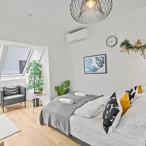  Appartamento 1 Min To Public Transport - 3 Min To Supermarket And Pharmacy - On-site Parking For 19,90 Eur